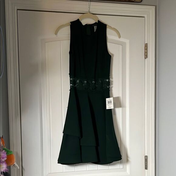 Elegant Green Sleeveless Dress B Darlin - Picture 1 of 8